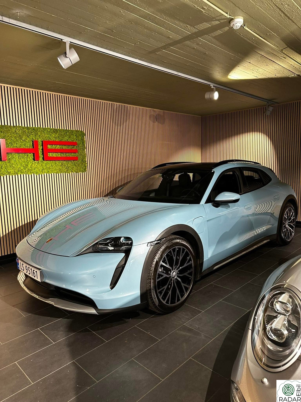 PORSCHE Taycan 4 4 476HK SPORT CHRONO+/18-VEIS/SKINN/PANORAMA/360KAMERA
