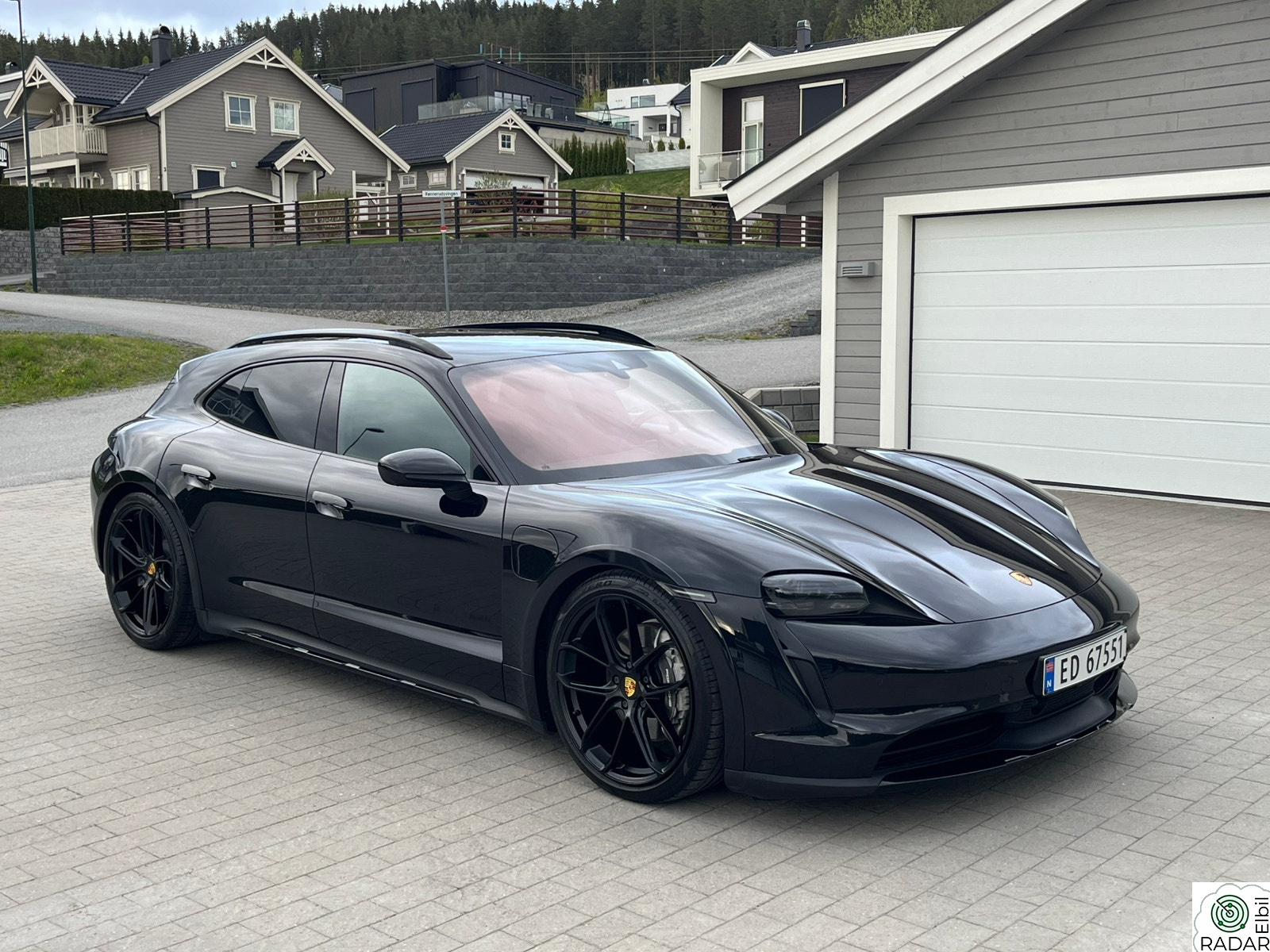 PORSCHE Taycan 4 SportChrono/18-veis/Matrix/Pano/HeadUp/360kam/BakStyr