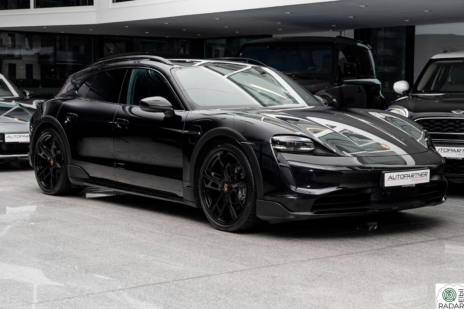 PORSCHE Taycan 4 LED-Matrix, Offroad design, BOSE, 18-veis++