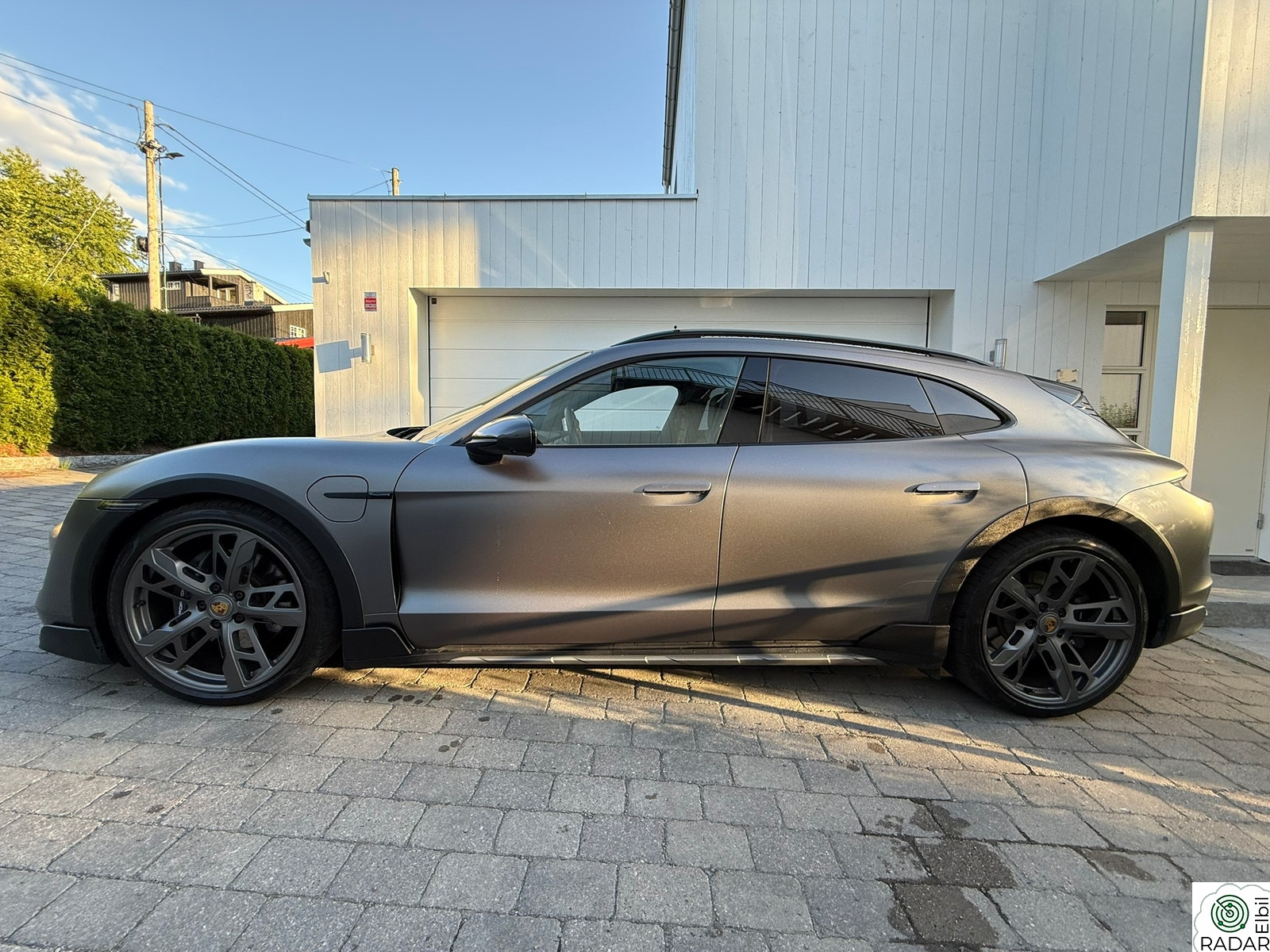PORSCHE Taycan 4 - strøken og fabrikkutstyr for kr 550.000!