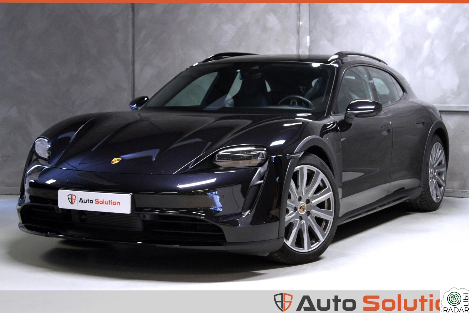 PORSCHE Taycan 4 4 / Panorama / BOSE / Chrono / Luft / ACC / 21"
