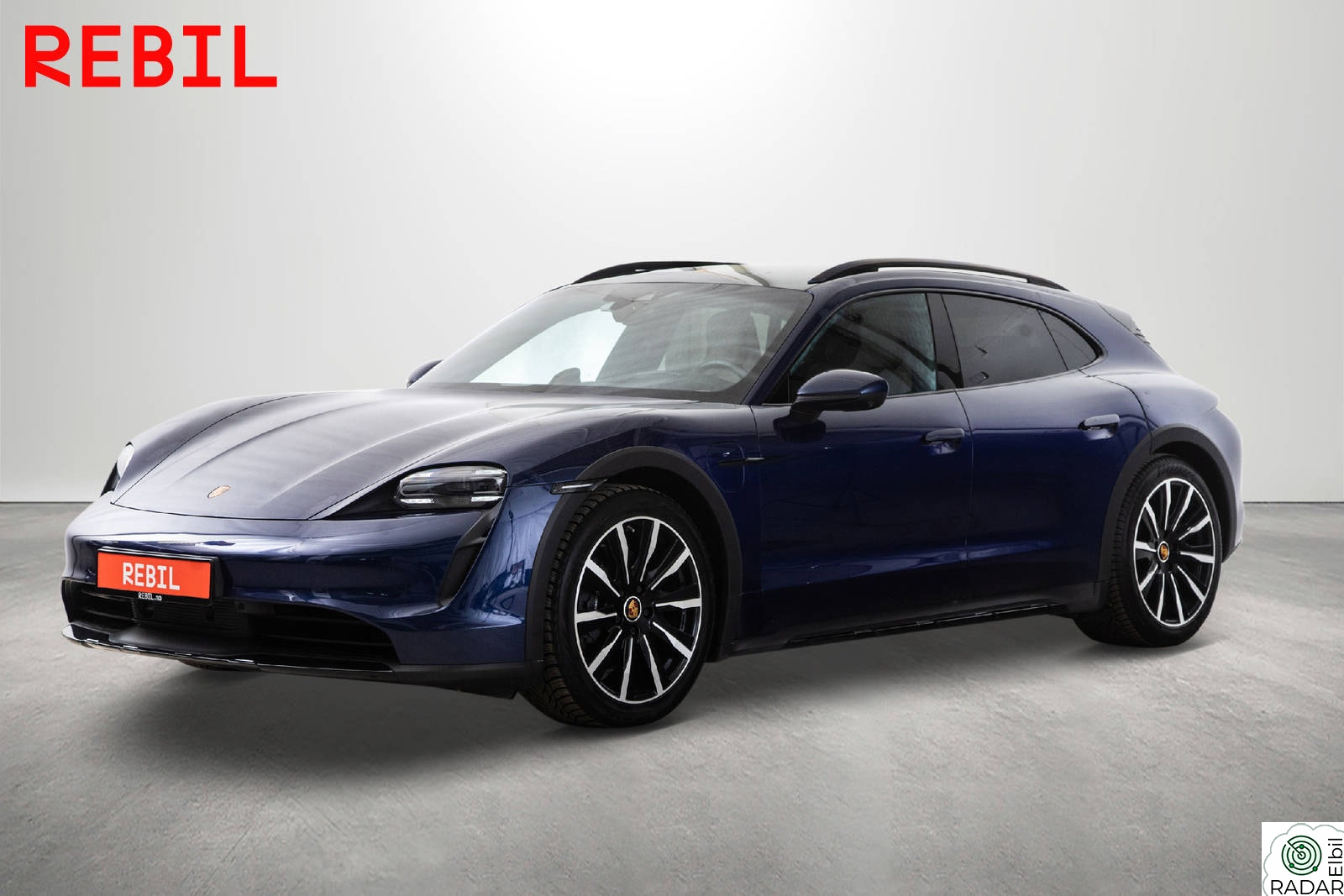 PORSCHE Taycan 4 4CT/Chrono/BOSE/HUD/PASM/Pano/360kam/18-Veis/20"/