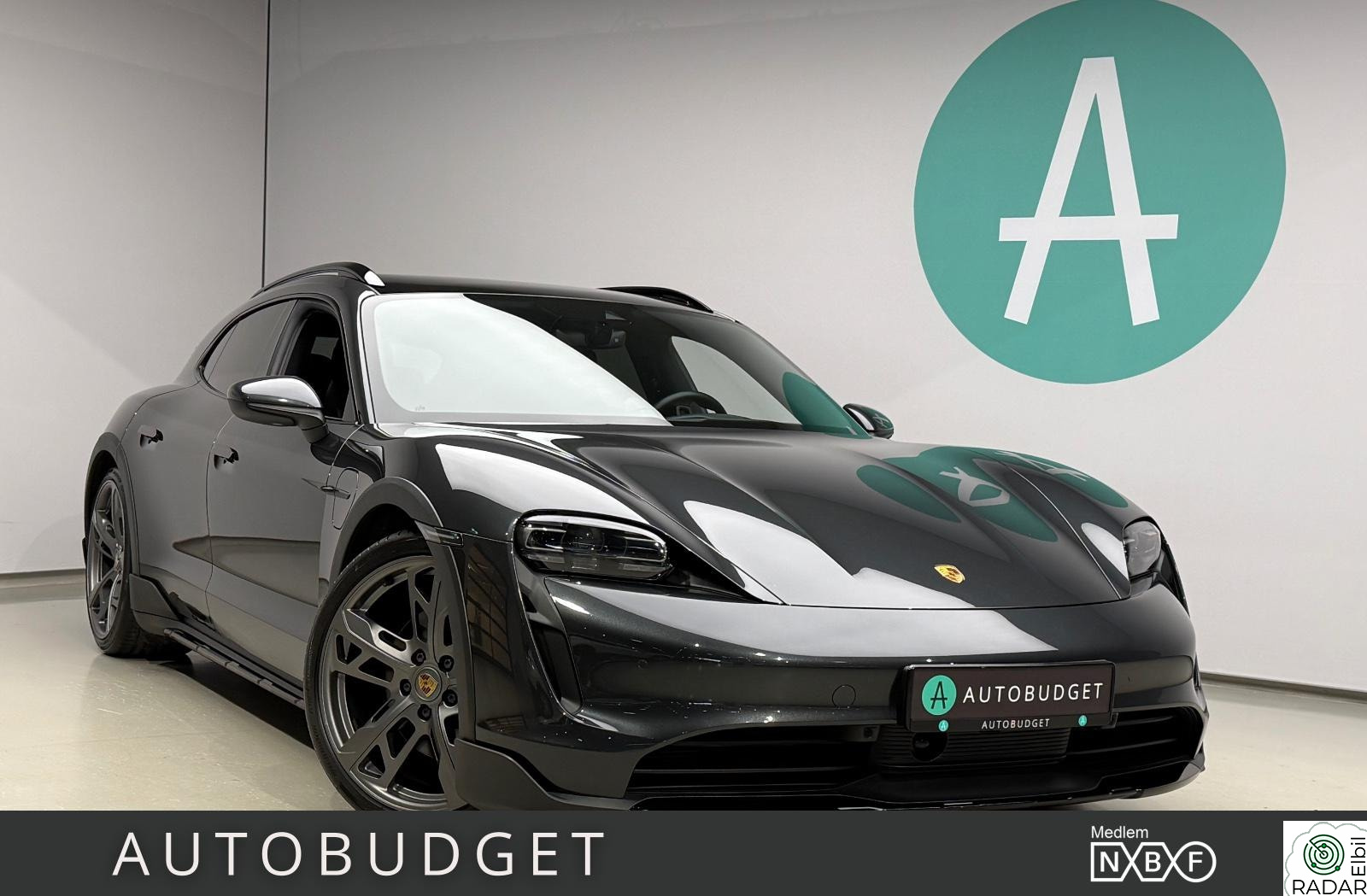 PORSCHE Taycan 4 Cross Turismo / 18 veis / Bose / Offroad / Rear-Axle