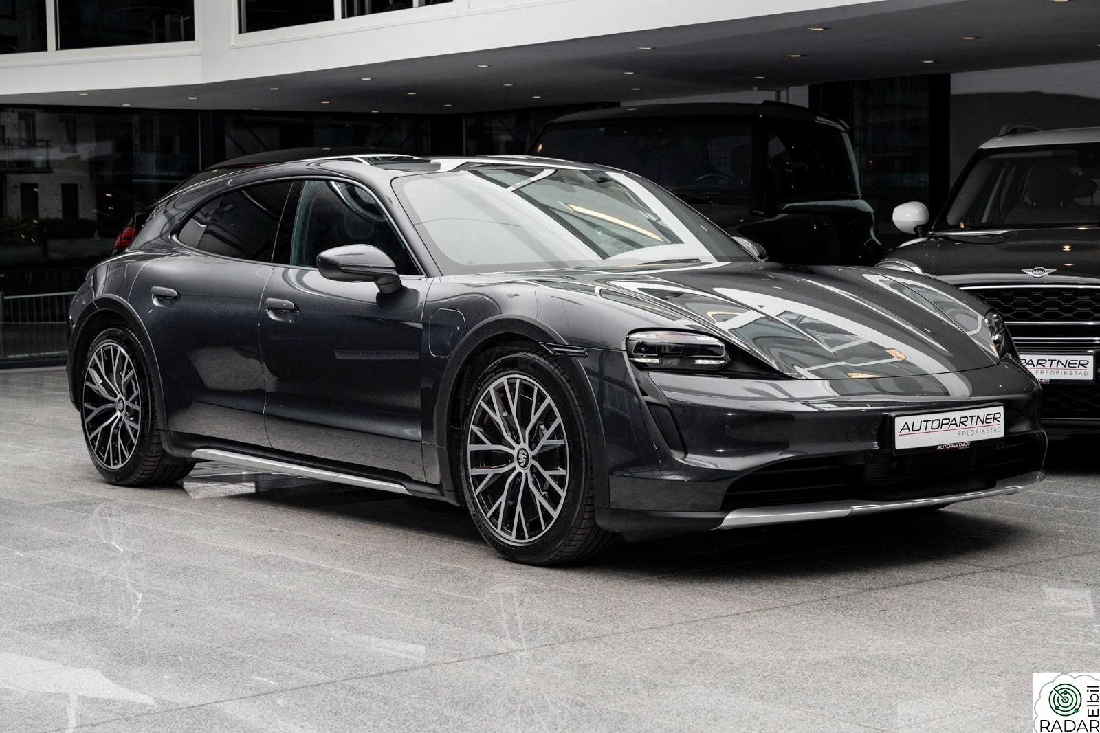 PORSCHE Taycan 4 SportChrono, Adaptive-cruise, BOSE, 20"++