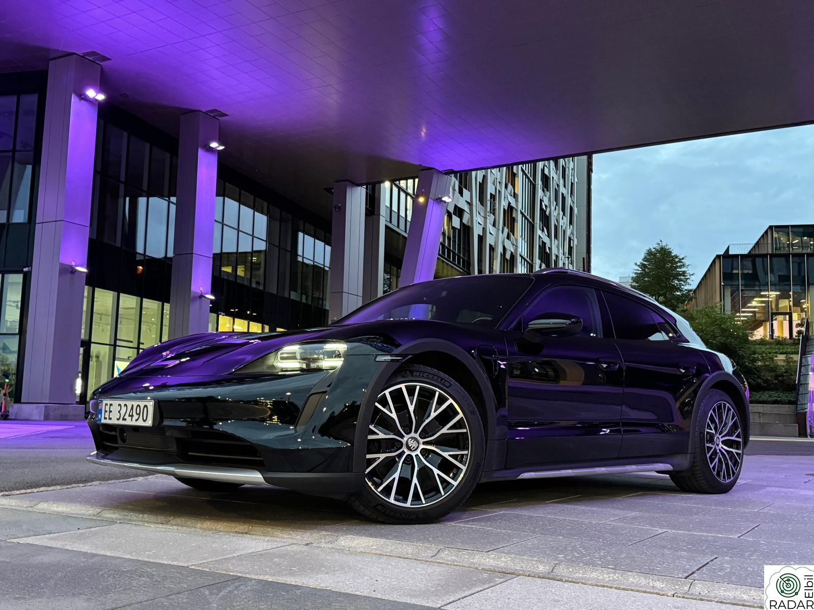 PORSCHE Taycan 4 4 Cross Turismo DOBBEL SKJERM SPORT CHRONO GARANTI