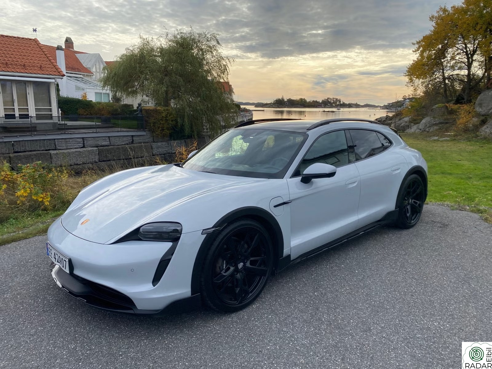 PORSCHE Taycan 4 Fullskinn, 18-V, Offroadpk