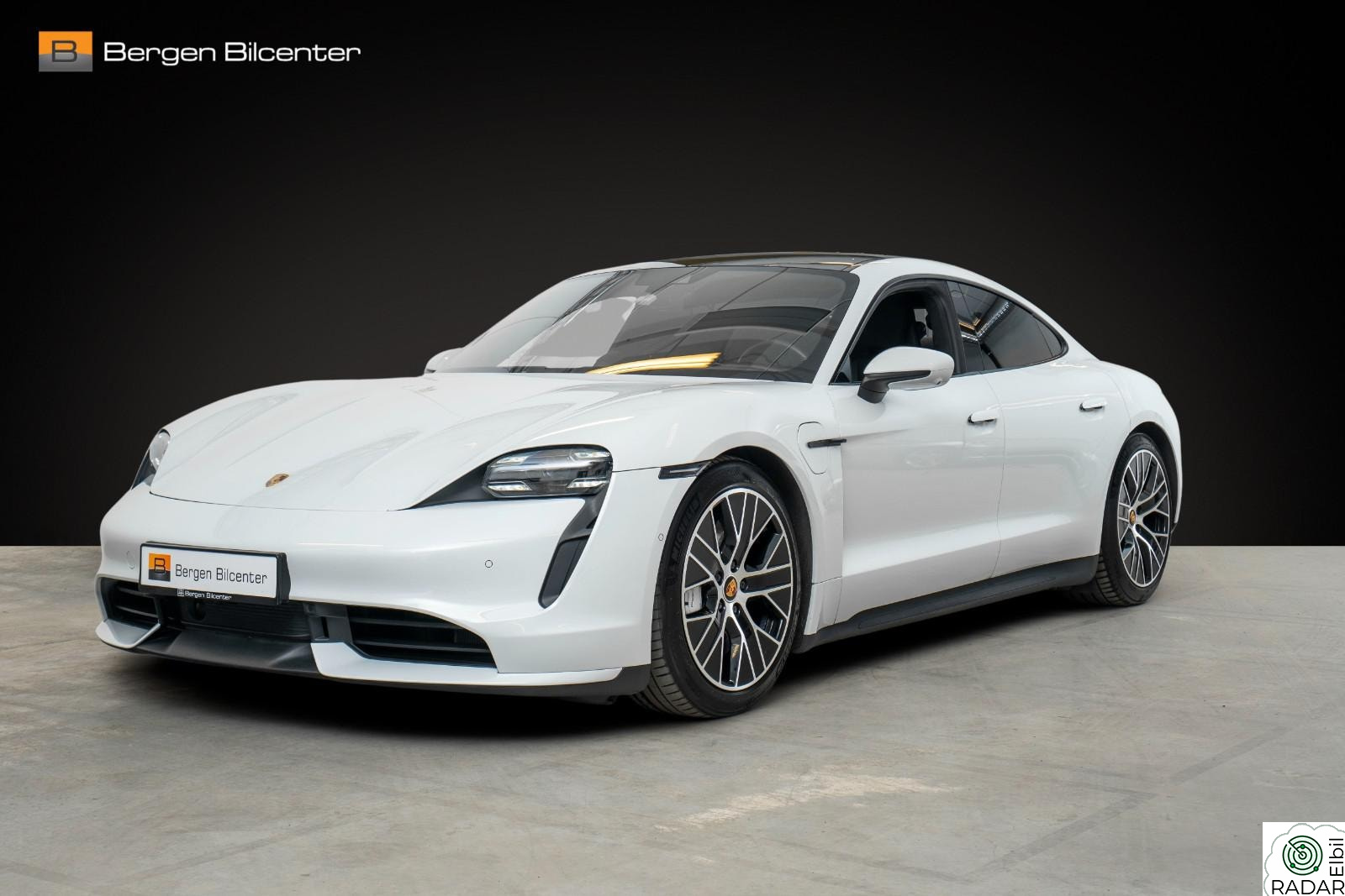 PORSCHE Taycan Turbo Turbo SportChrono PassengerDisplay 18-veis Panoramatak