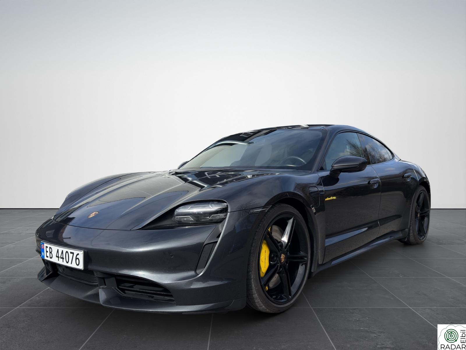 PORSCHE Taycan Turbo Turbo / Panorama / Sport Chrono / Strøken