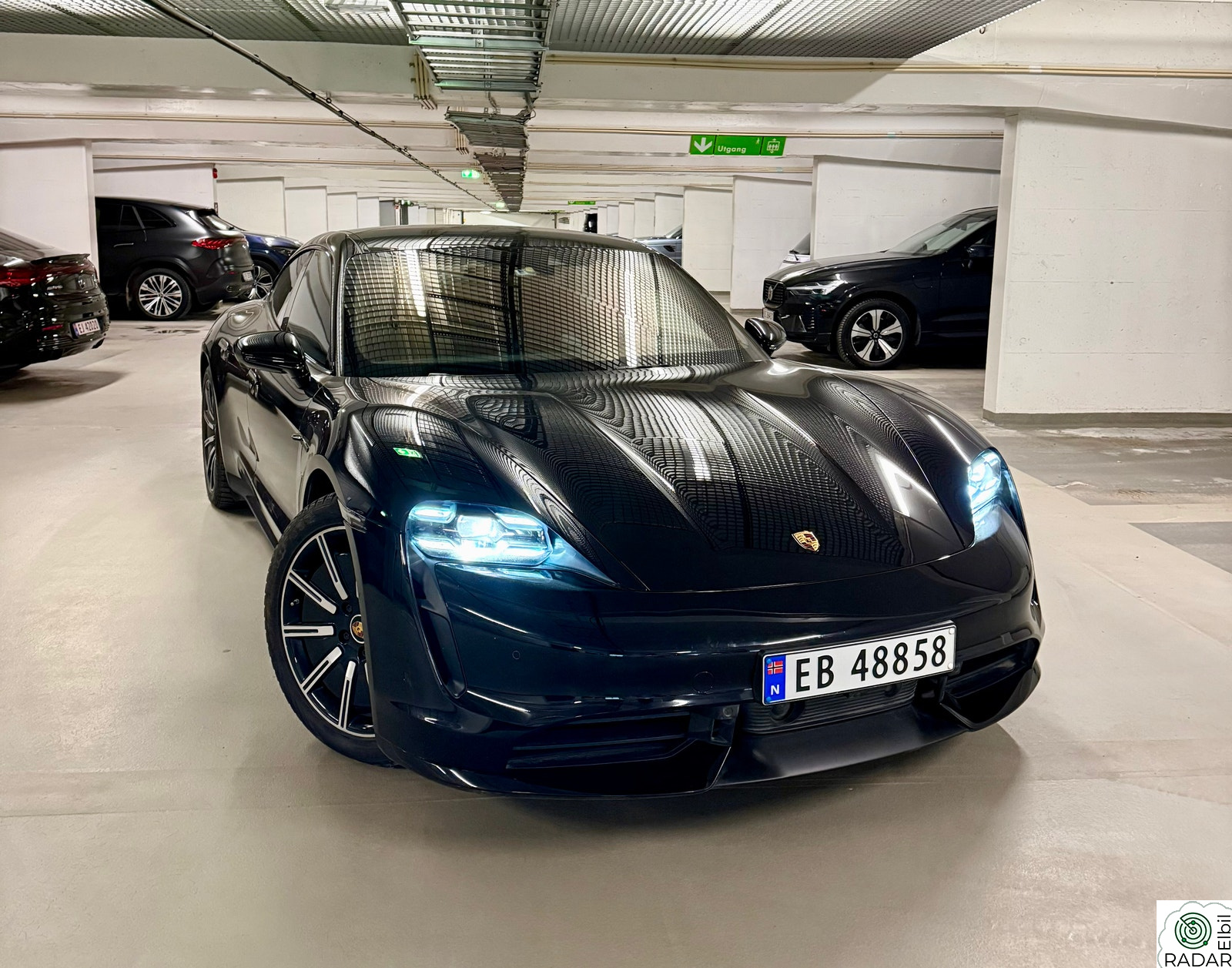 PORSCHE Taycan Turbo Turbo 680HK, PDCC, PCCB, SPORTSLYD, CHRONO, MASSASJE