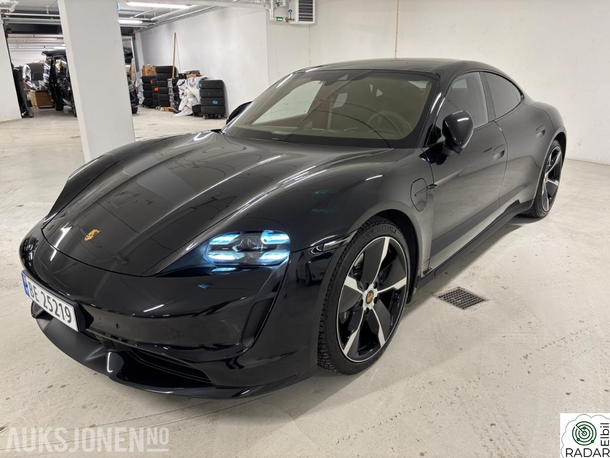 PORSCHE Taycan Turbo Turbo Lav KM, PDCC, Luft, Carbon