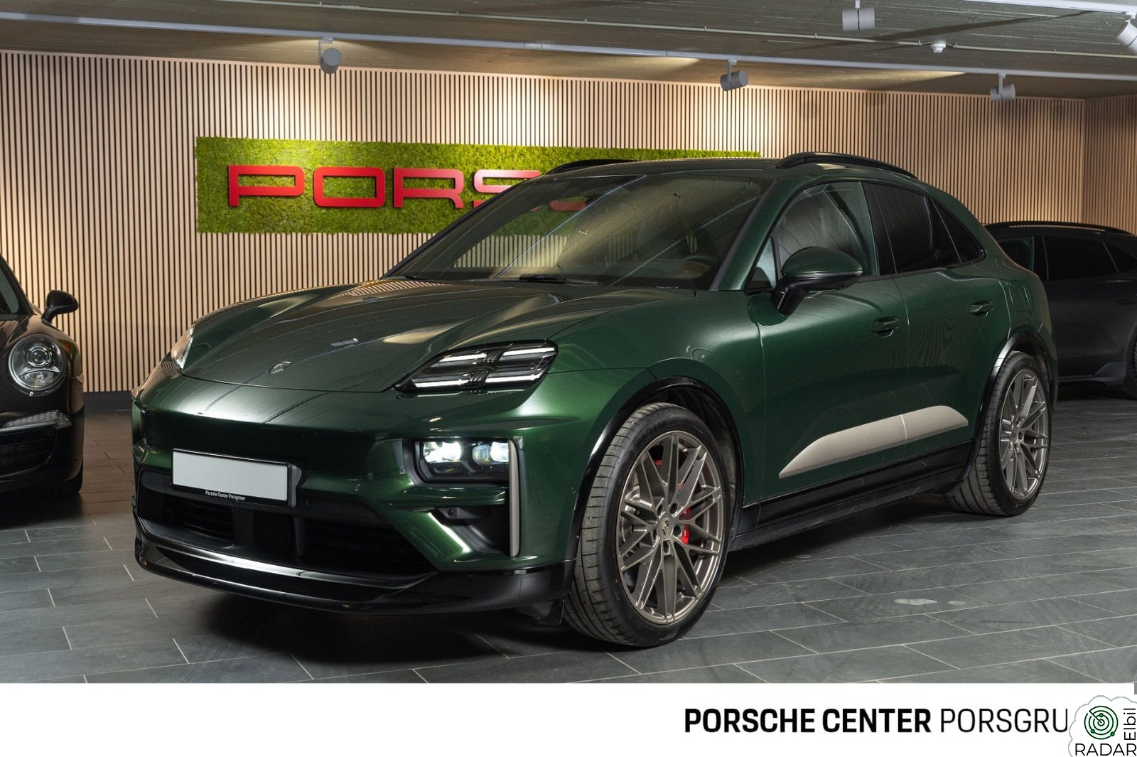 PORSCHE Macan Turbo Turbo Rear-axel/Panorama/22"/HUD/Passasjerskjerm/18-vei