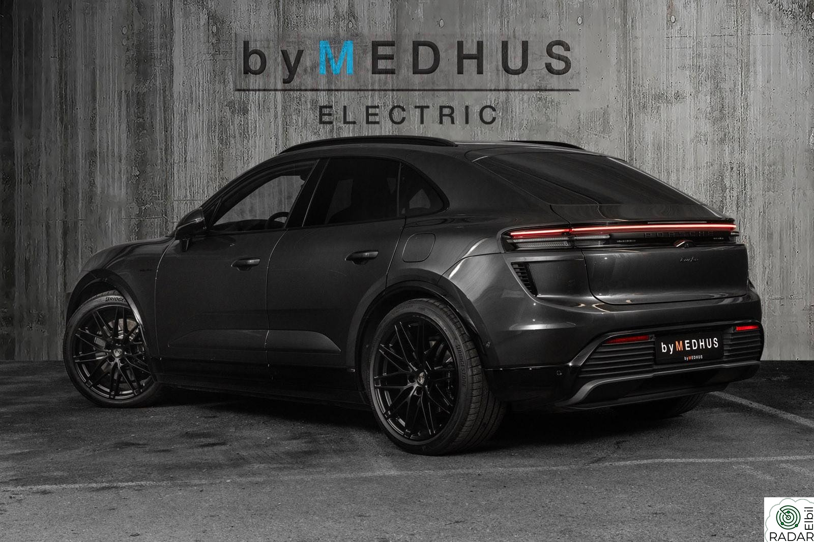 PORSCHE Macan Turbo 639hk Burmester - R-Axle - Pass.disp - S+V +++