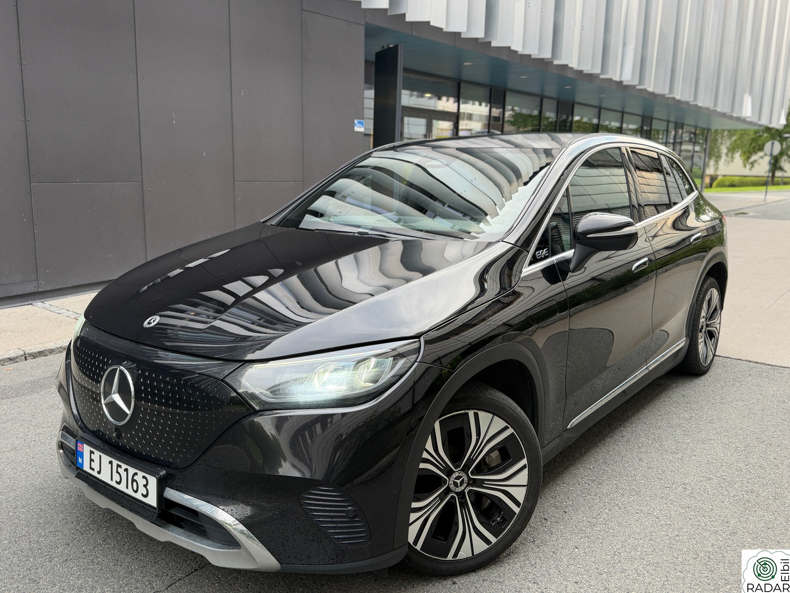 MERCEDES-BENZ EQE 350 4MATIC 4MATIC-360°-MEMORY-NATTPAKKE-PANO–MASSASJE–HENGERFESTE