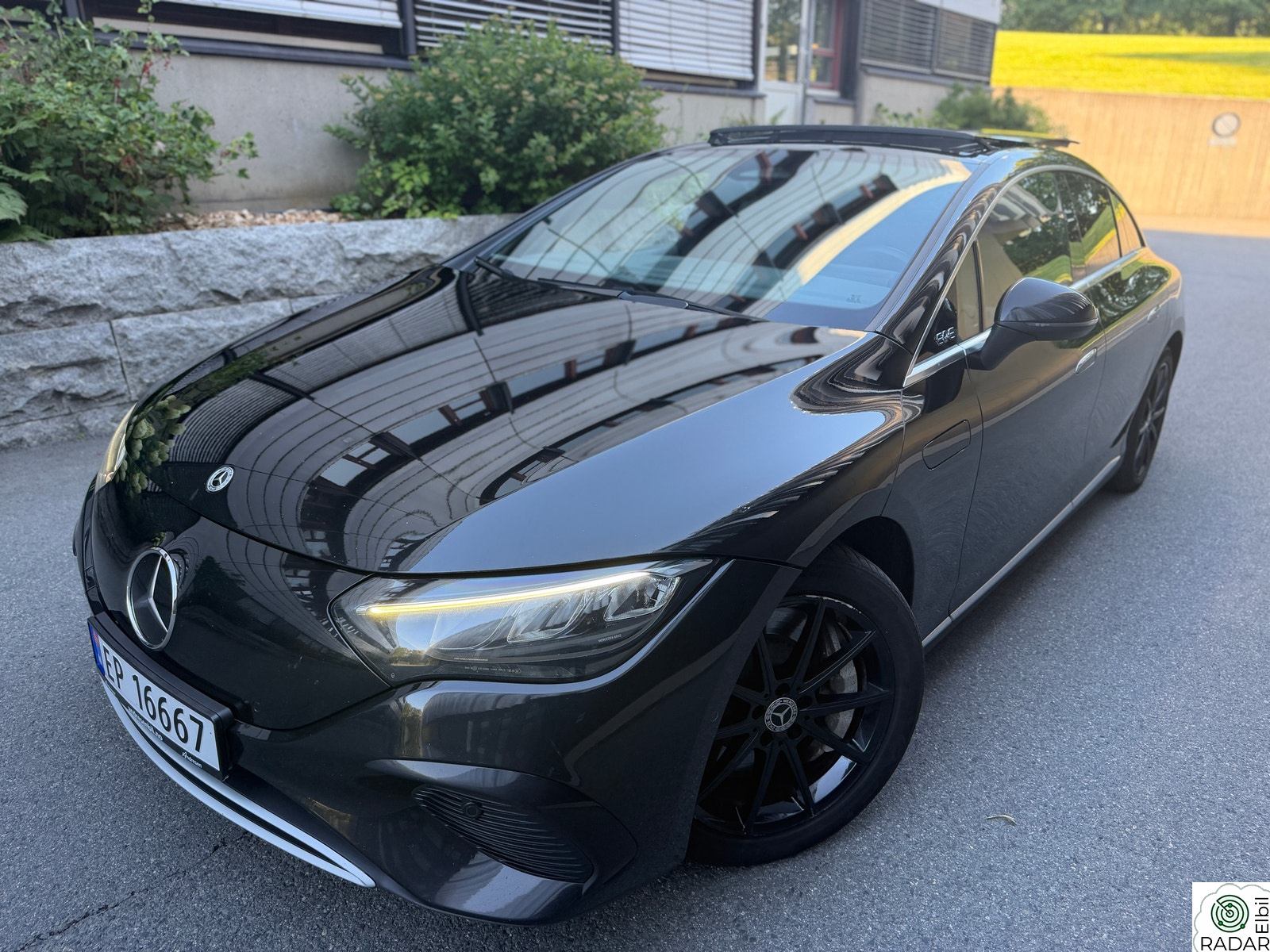MERCEDES-BENZ EQE 350 4MATIC 4MATIC - NY EU - GARANTI - SKINN - AMBIENT