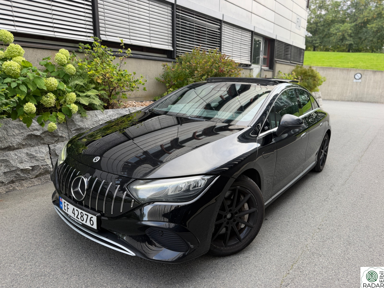 MERCEDES-BENZ EQE 350 4MATIC 4MATIC - NY EU - AMG -  PANO - SKINN - AMBIENT