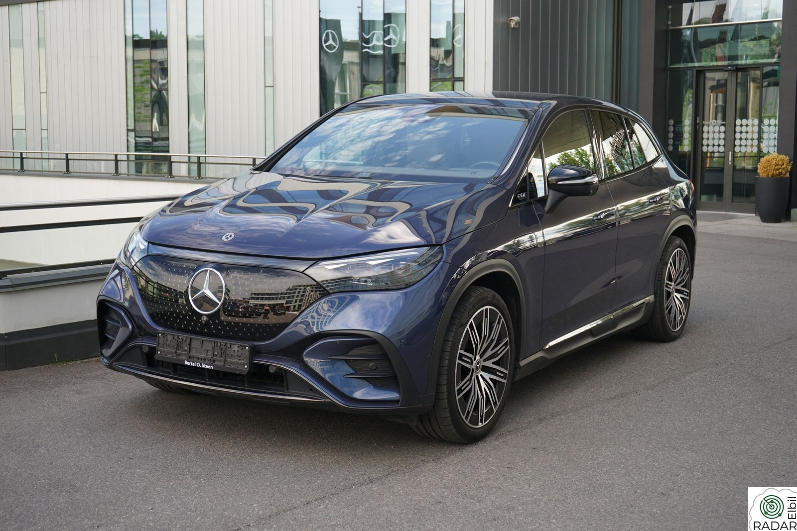 MERCEDES-BENZ EQE 350 4MATIC 350 4Matic AMG / Godt utstyrt !
