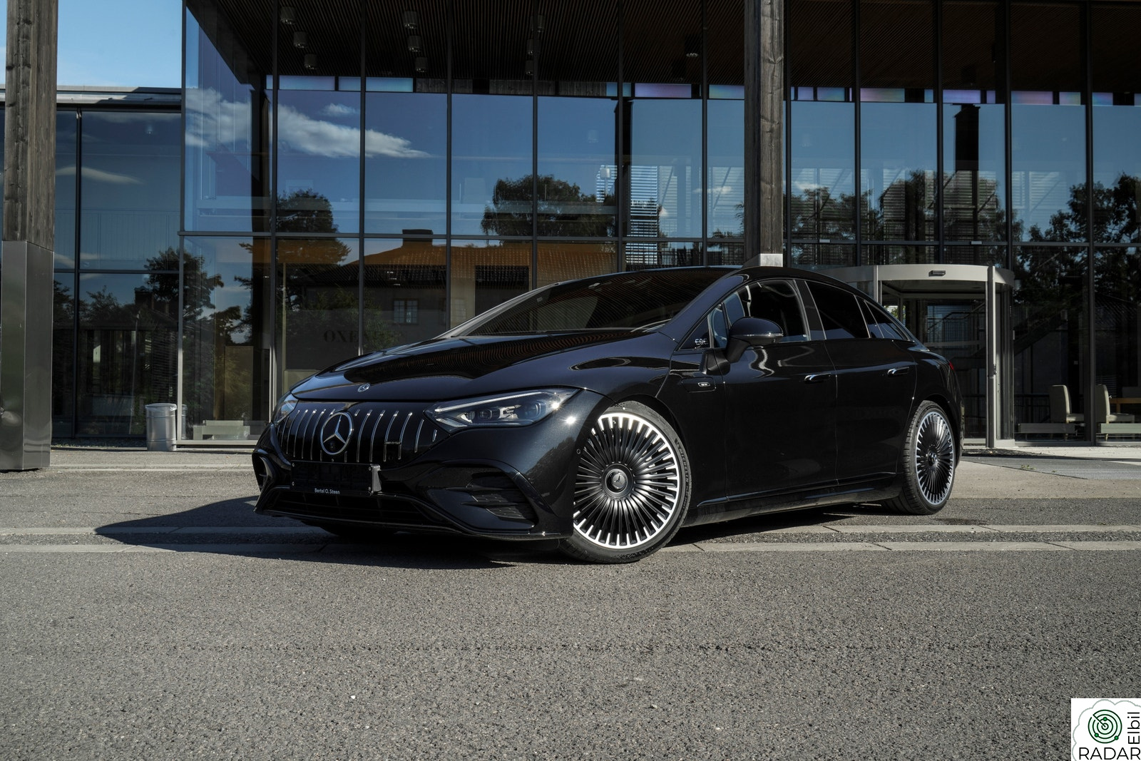 MERCEDES-BENZ AMG EQE 43 4MATIC 43 AMG Spesielt velutstyrt / 476 hk.