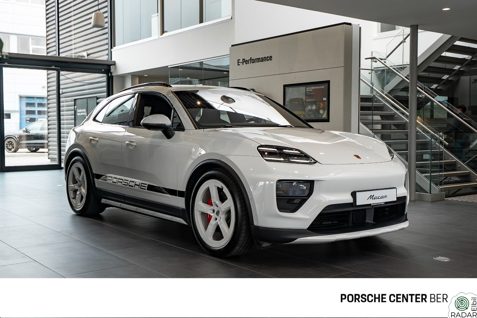 PORSCHE Macan 4S 4S/Porsche Torque Vectoring Plus (PTV+) /BOSE®/18-way/