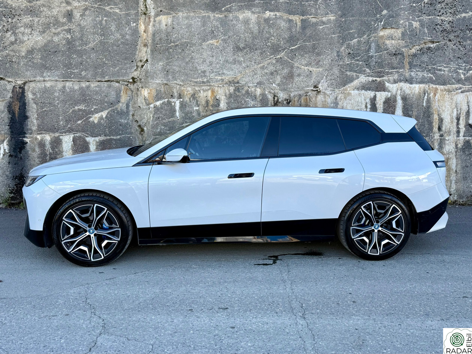 BMW iX xDrive40 xDrive40//H&K/Laser/Pan/Krok/22/4-hjuls/Dab/Keyless