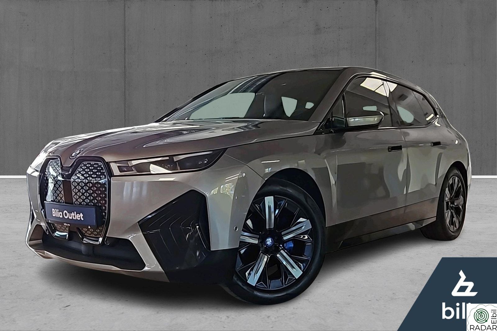 BMW iX xDrive40 xDrive 40 Fully Charged Sports.pk, H&K
