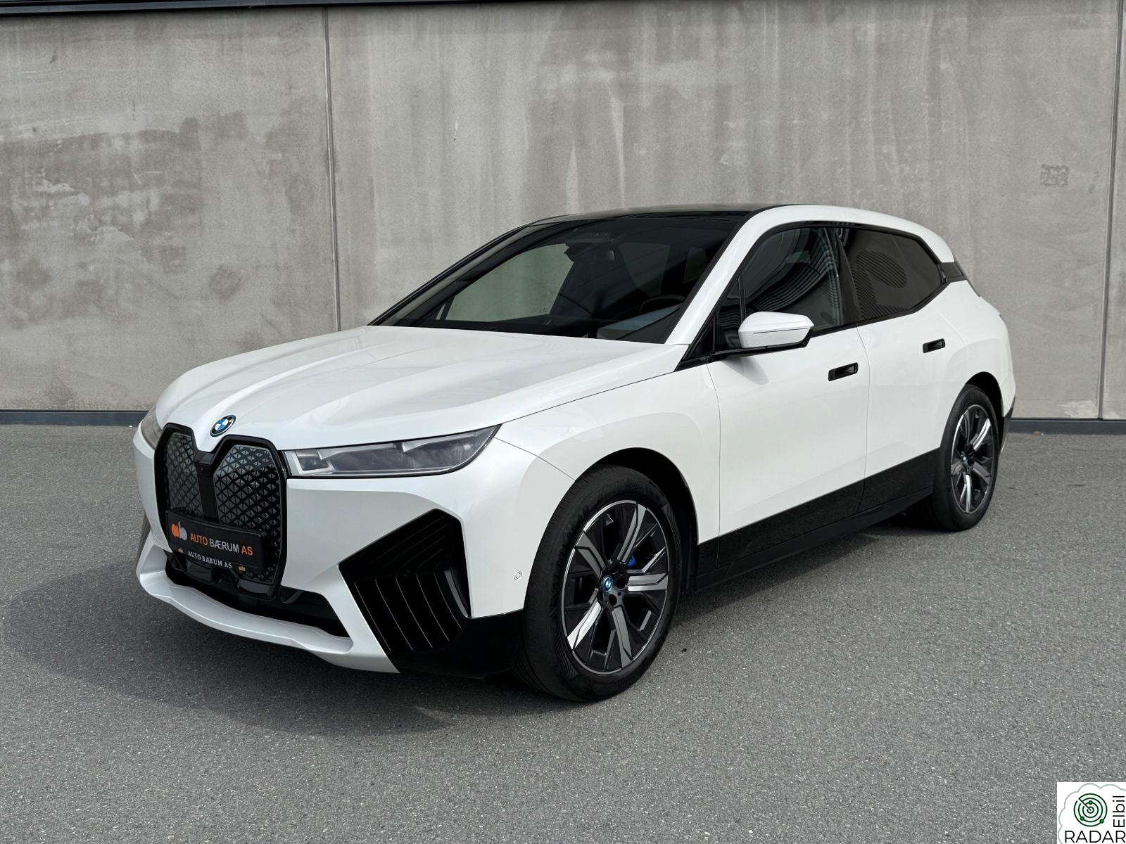 BMW iX xDrive50 IX50/FULLYCHARGED/PANORAMA/HARMAN/KROK/LAVKM/FINANS