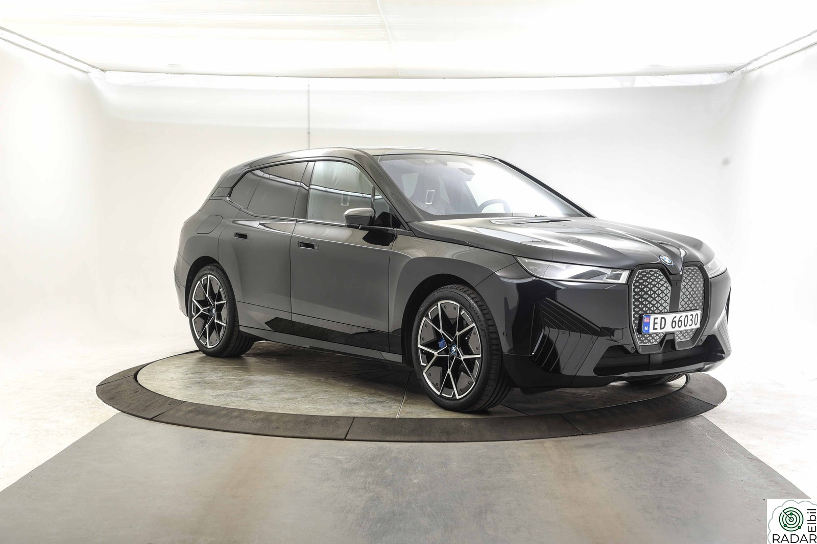 BMW iX xDrive50 Fully Charged, B&W, M-Performance 22", Ditec