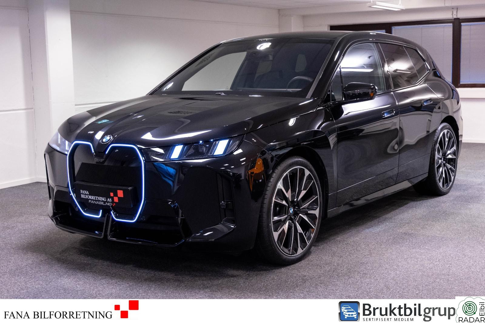 BMW iX xDrive60 xDrive60 Supercharged 23"+21" B&W Skinn Bakhjul Luft