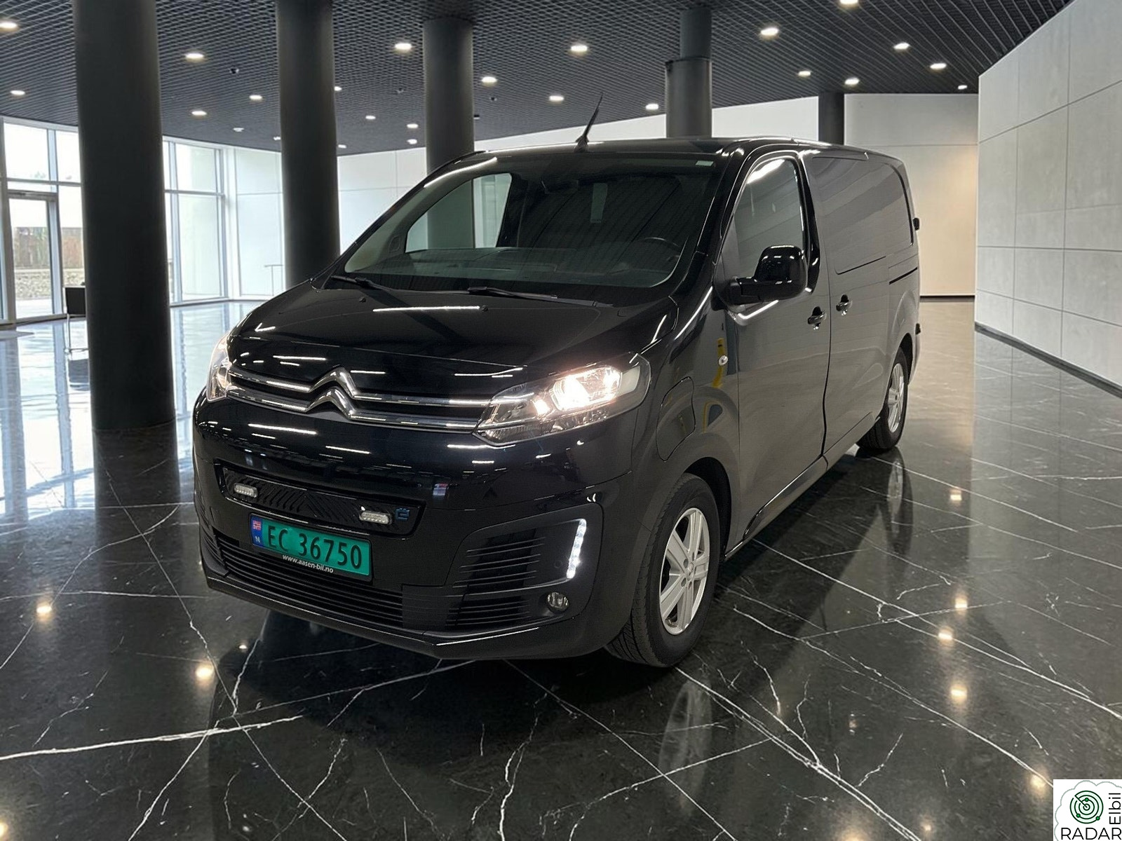 CITROEN JUMPY Proff L2 75 kWh 136hk++330wlpt+