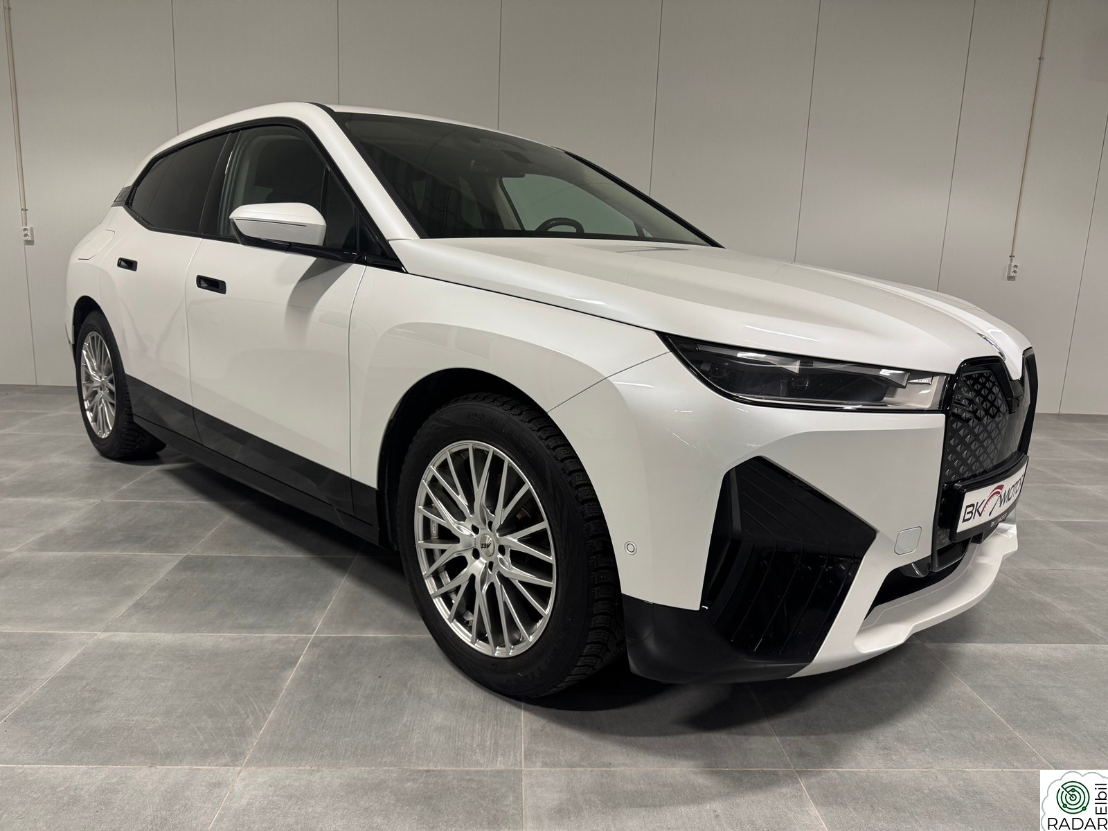 BMW iX xDrive40 xDrive40/ Sportspakke/ Hengerfeste/ 360° kamera/Garanti