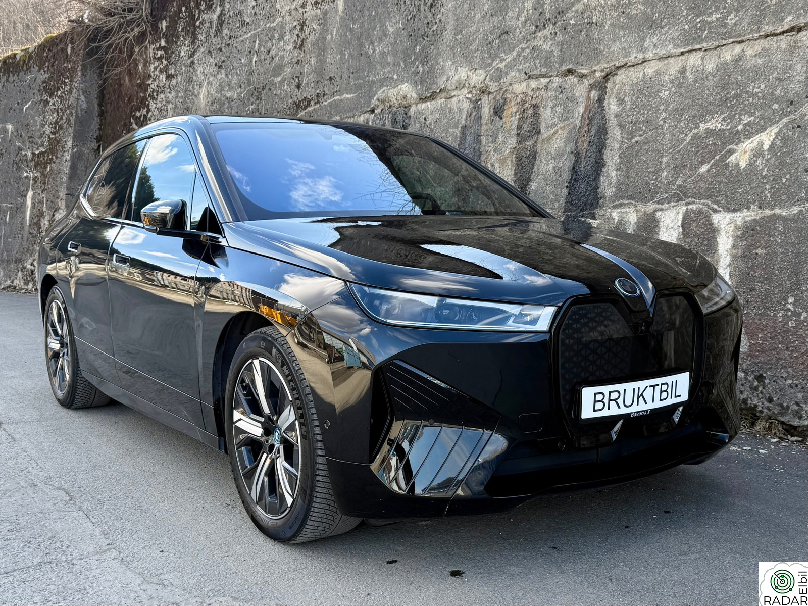 BMW iX xDrive40 Fully Charged/H&K/Laser/Pan/Krok/21/Sportpk/Dab/Keyless