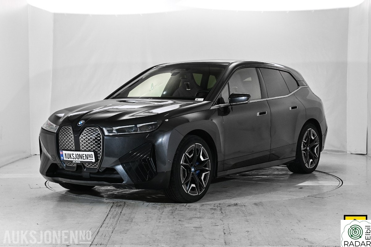 BMW iX xDrive40 xDrive40 HENGERFESTE H/K PANORAMA HUD 360-KAMERA LASERL