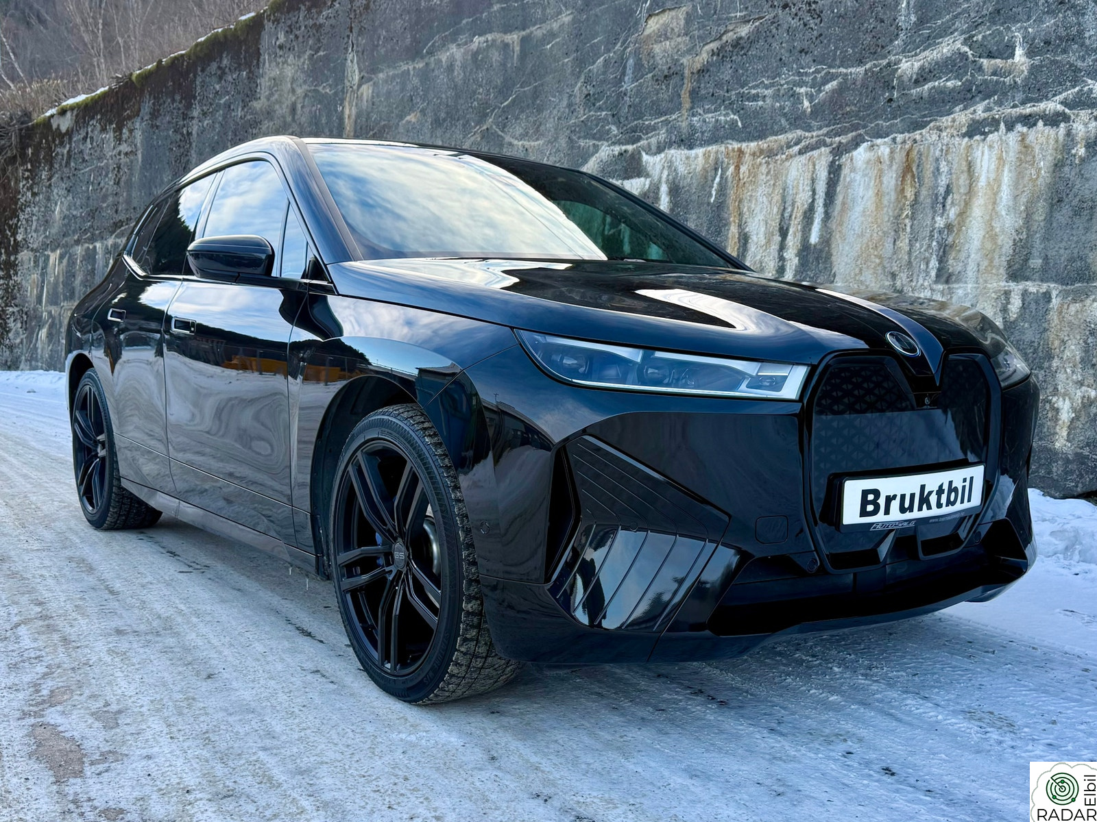 BMW iX xDrive40 Fully Charged/H&K/Laser/Pan/Krok/22/Sportpk/Dab/Keyless