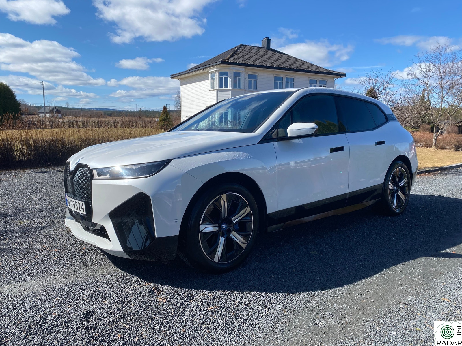 BMW iX xDrive40 Norsk/Charger+/Sportspakke/Skinn/Krok/Laser/HUD/21/H&K