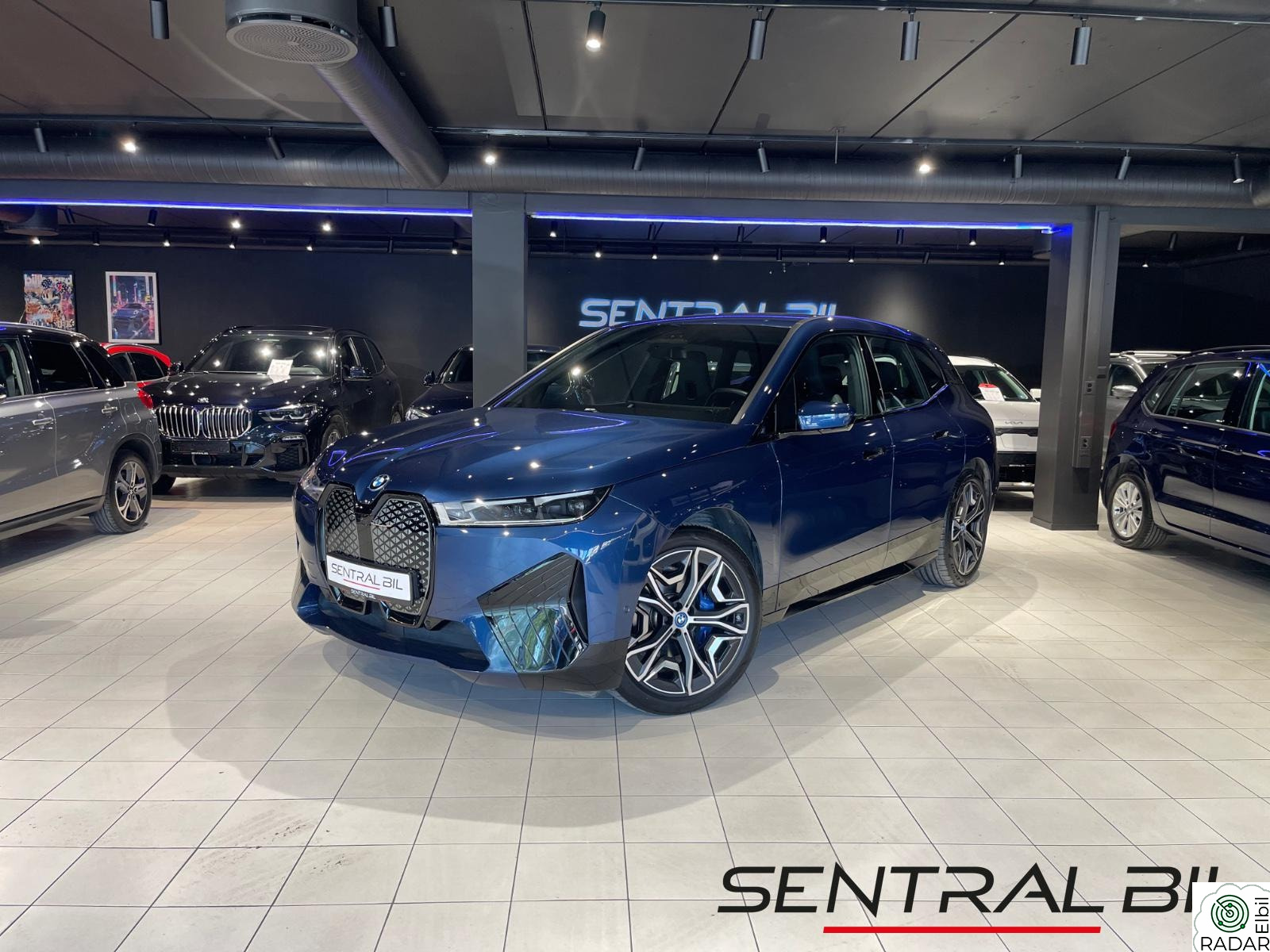 BMW iX xDrive40 xDrive40/SPORTSPAKKE/LASER/H&K/H-FESTE/NAVI/ACC/HUD/22"