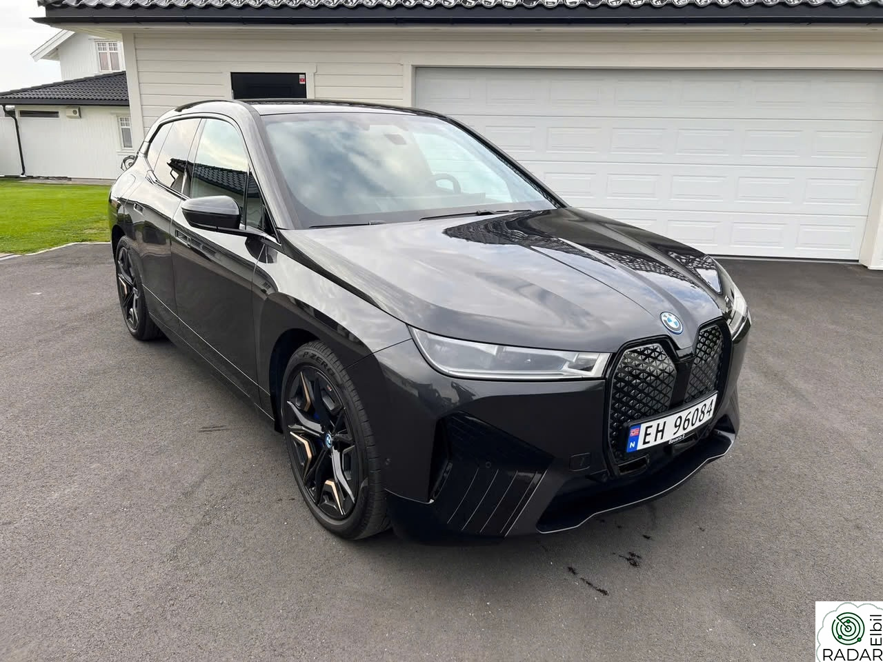 BMW iX xDrive40 Fully Charged/Luft/Activ Steering/M int/ H&K Se utstyr!
