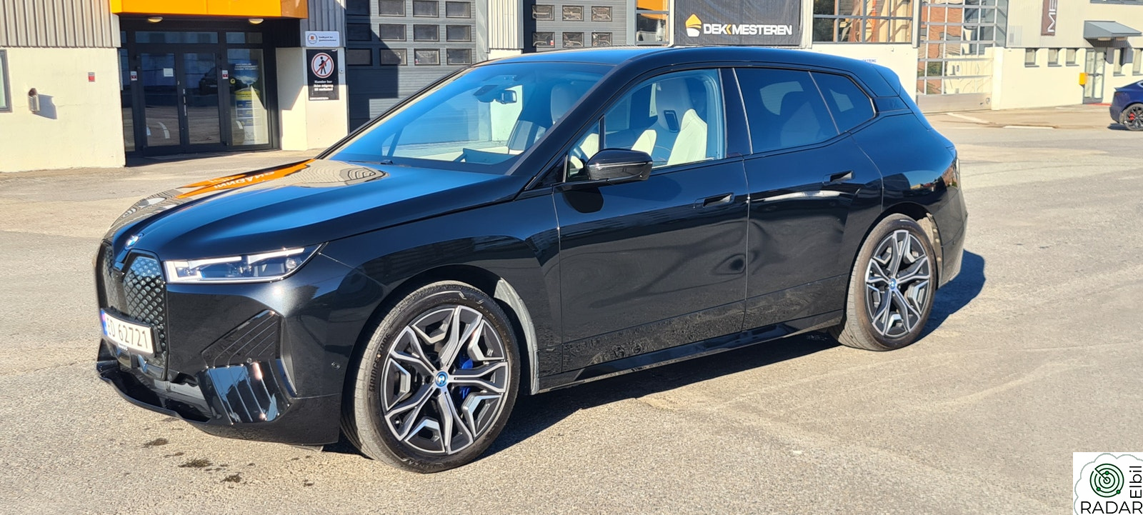 BMW iX xDrive40 iX40 Fully Charged/Sportspakke foliert front STEK DYNO