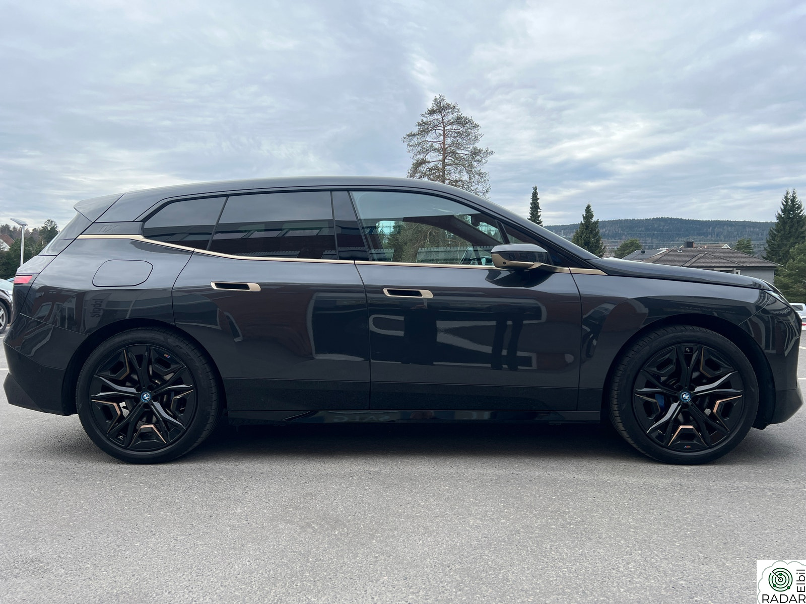 BMW iX xDrive40 xDrive40 Fully Charged, Pano, Krok, Km 39 500, Sportpk