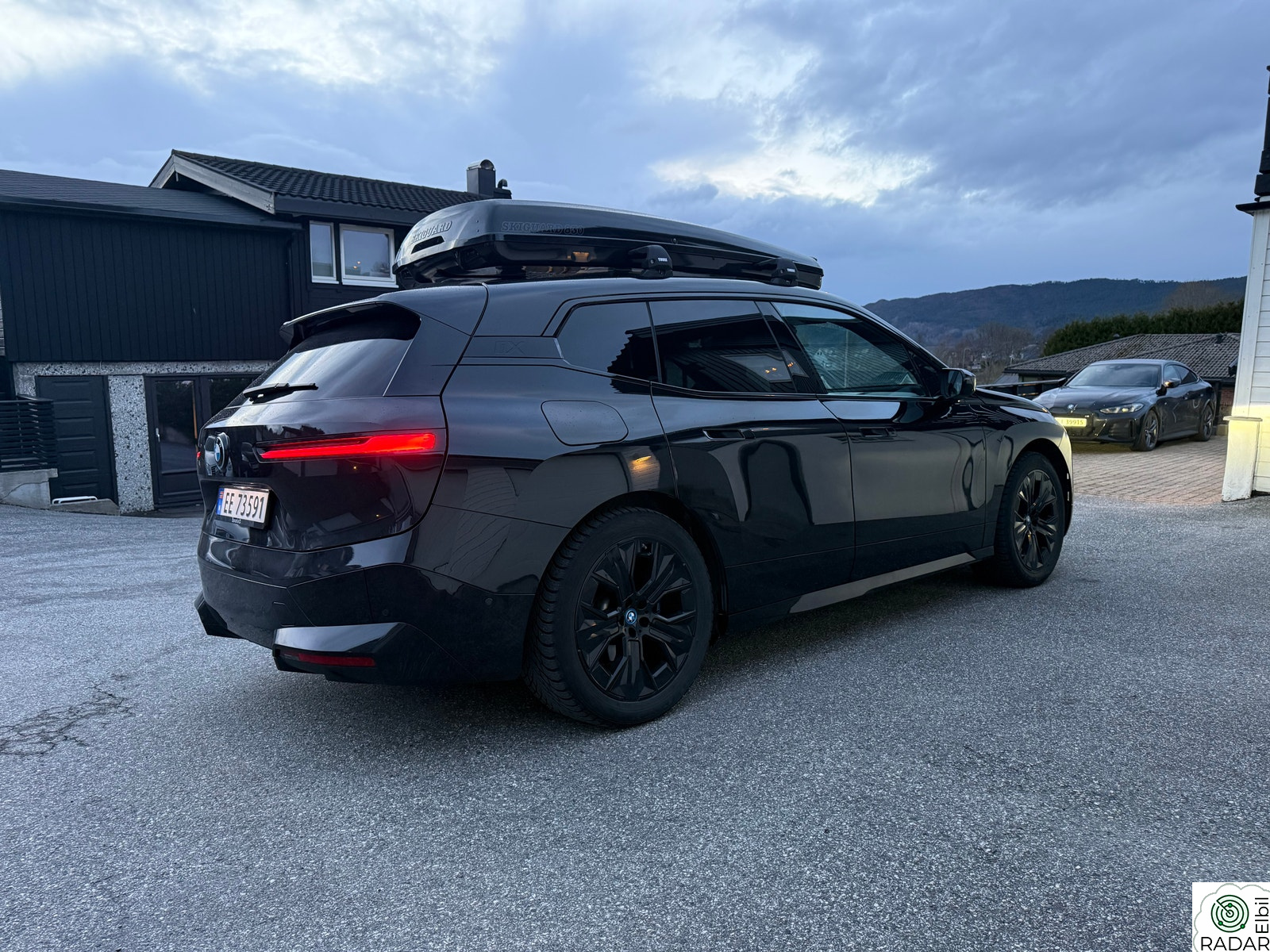BMW iX xDrive40 xDrive40/FullyCharged/Pano/Harman/21"/Laser
