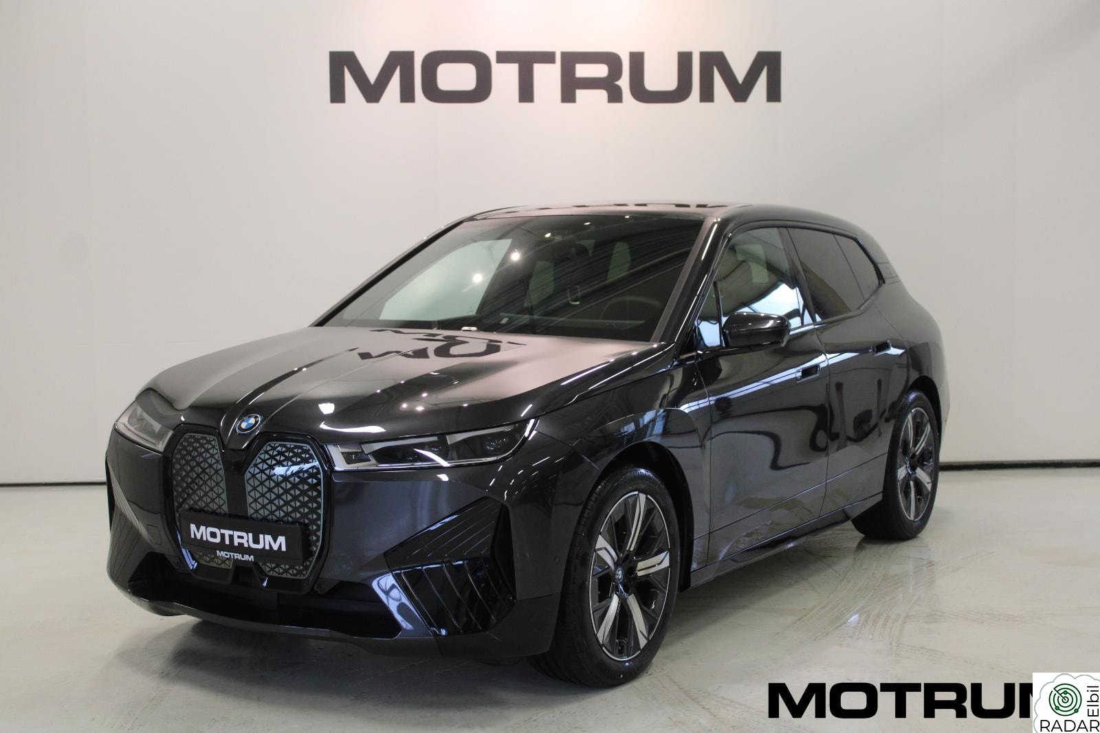 BMW iX xDrive50 Fully Charged 598KMWLTP 523HK SkyLounge Softclose H&K