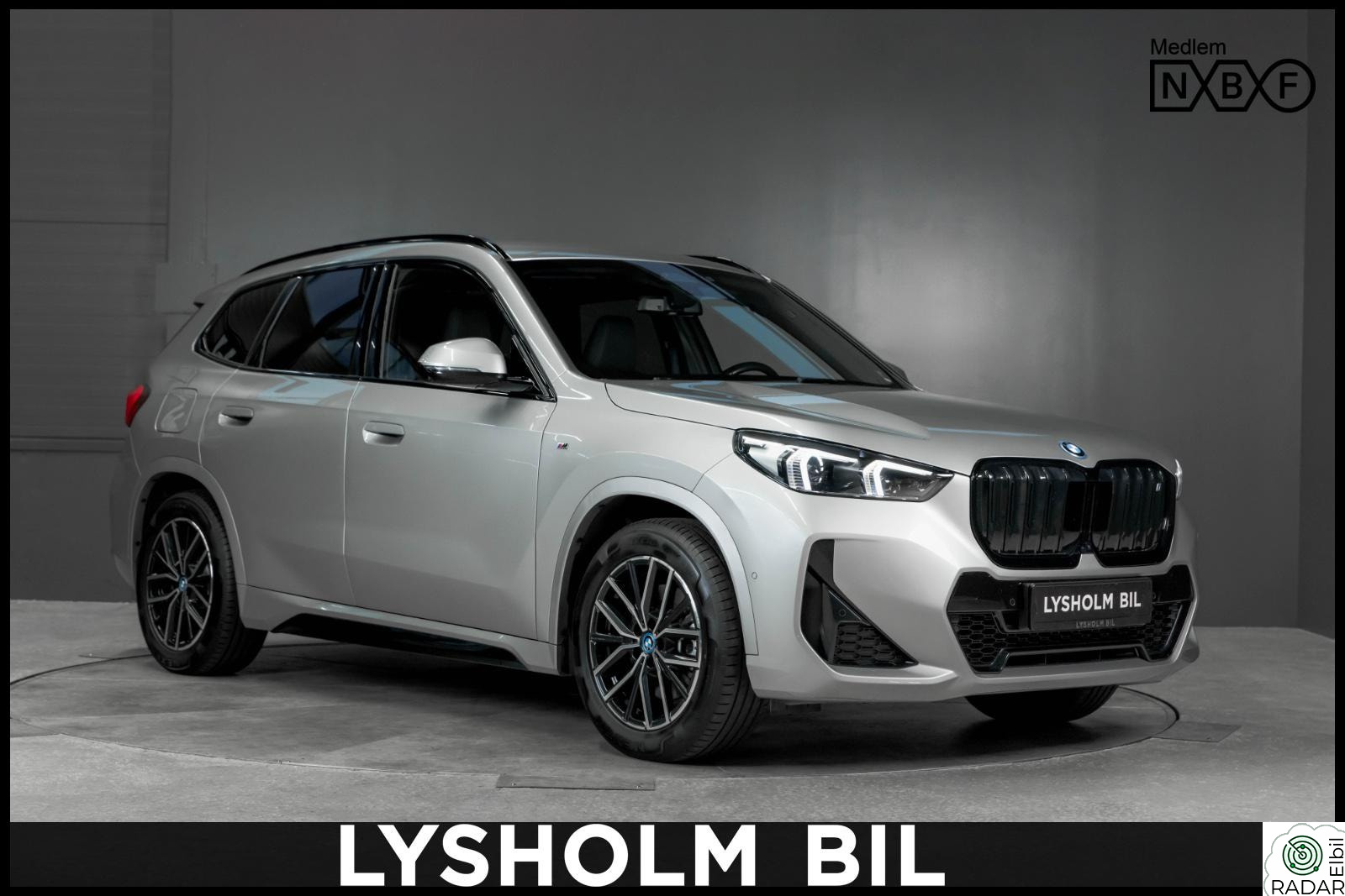 BMW iX1 xDrive30 xDrive30/FullyCharged/M-sport/Krok/HUD/ACC/HarmanK/