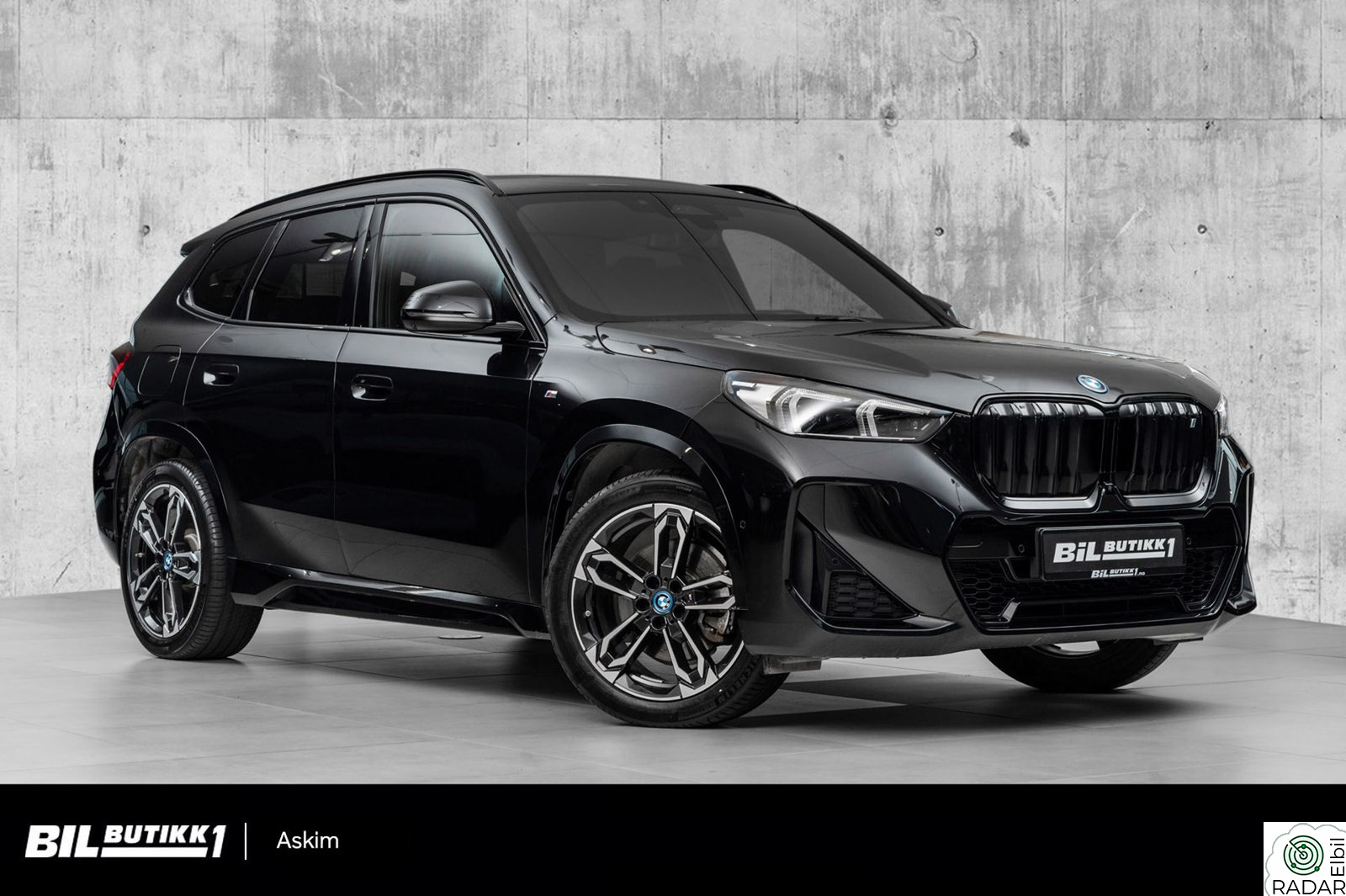 BMW iX1 xDrive30 Fully Charged, M-Sport, HUD, Pano, H&K, Krok+++