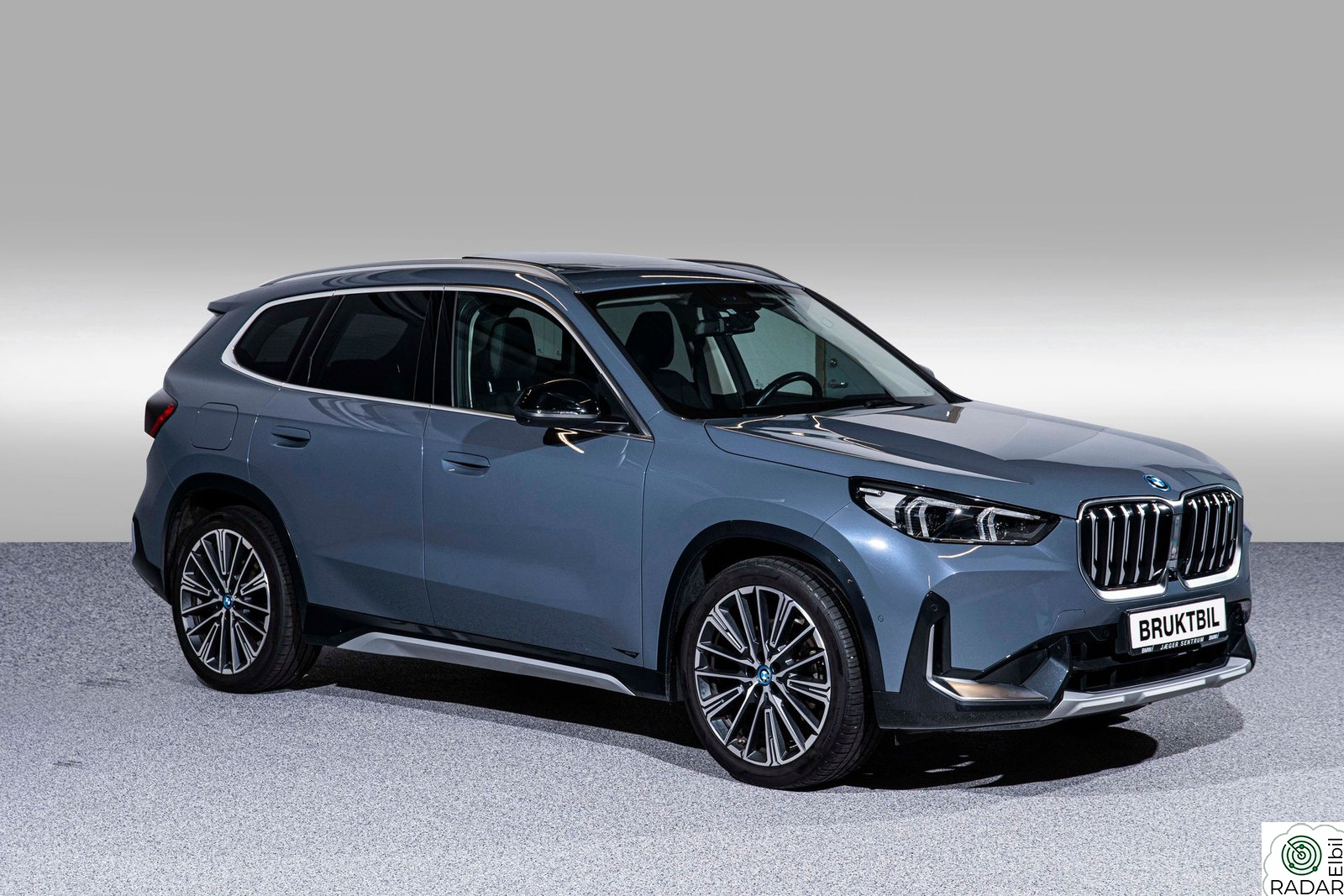 BMW iX1 xDrive30 xDrive30 H.feste Pano El.sete H/K HeadUP