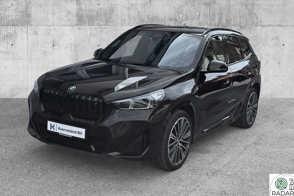 BMW iX1 xDrive30 M-Sport, Panorama, Hengerfeste