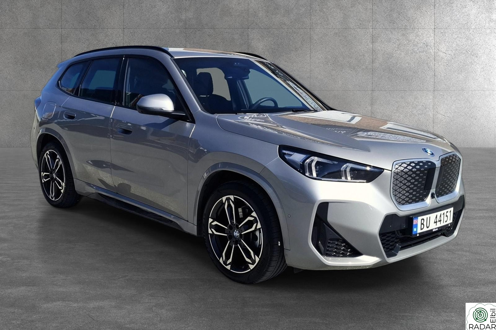 BMW iX1 xDrive30 X-DRIVE 30 FULLY-CHARGED M-SPORT SKINN KROK ACC NORSK+