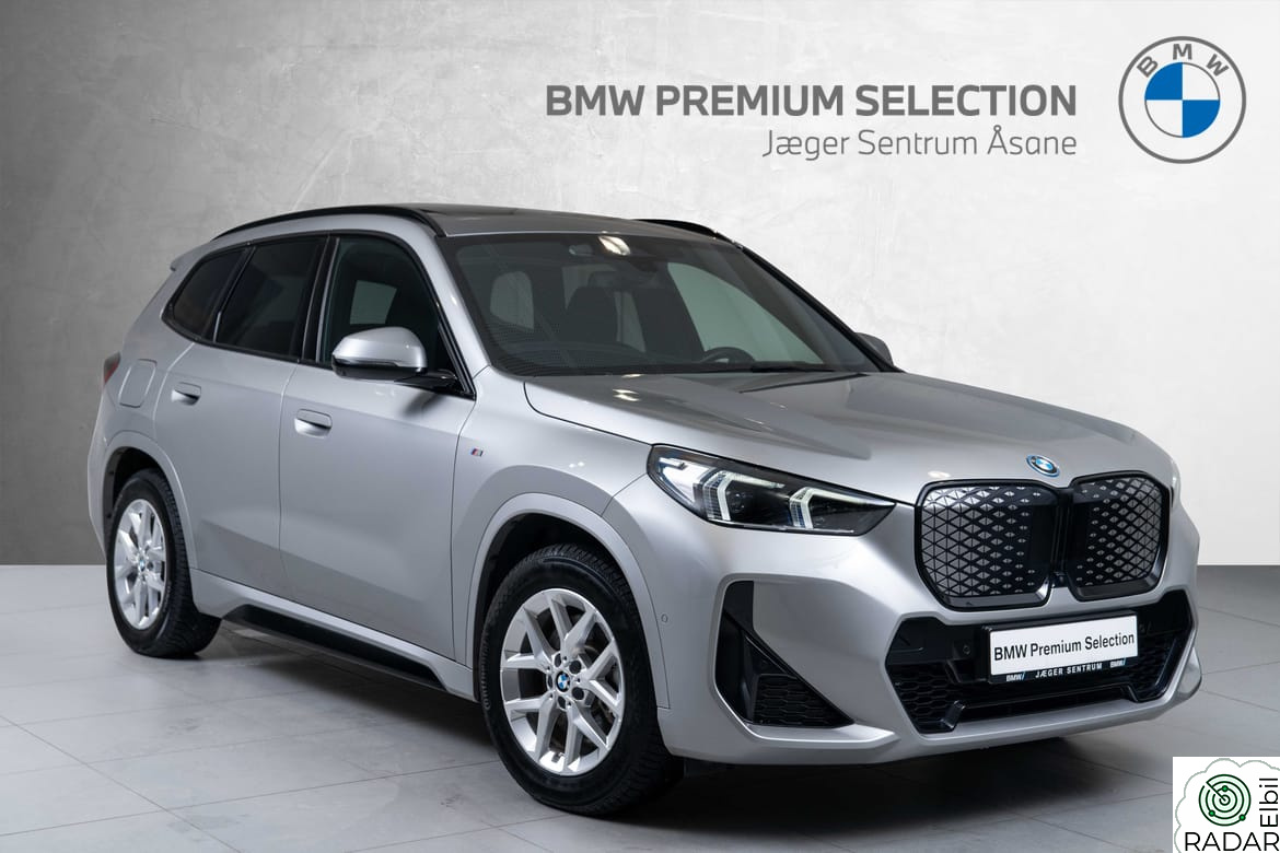 BMW iX1 xDrive30 Tilhengerfeste - Xdrive - Glasstak - Adaptiv Cruise