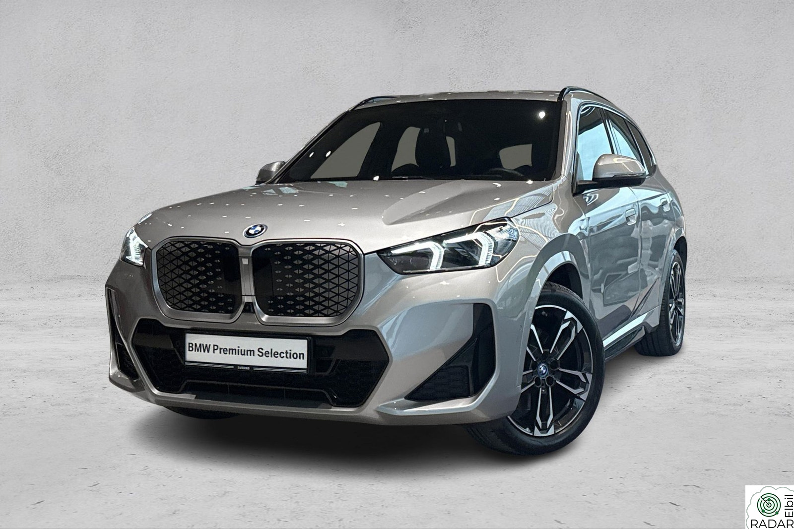 BMW iX1 xDrive30 M-sport| Skinn| 19"| Massasje| Panorama| Ad.LED| Ad.Cru