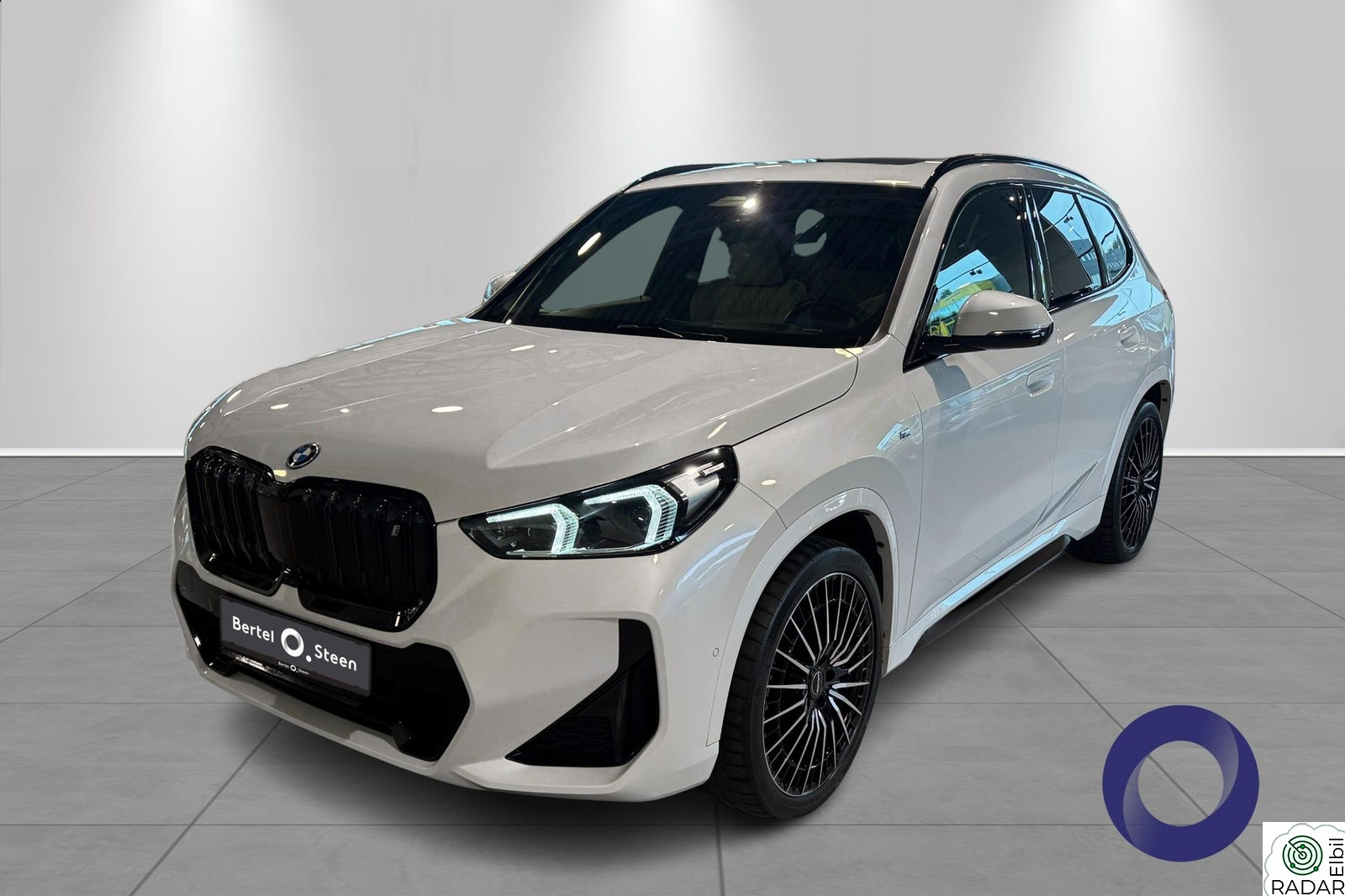 BMW iX1 xDrive30 xDrive30 M-sport / Panorama / Harman-Kardon / Head up