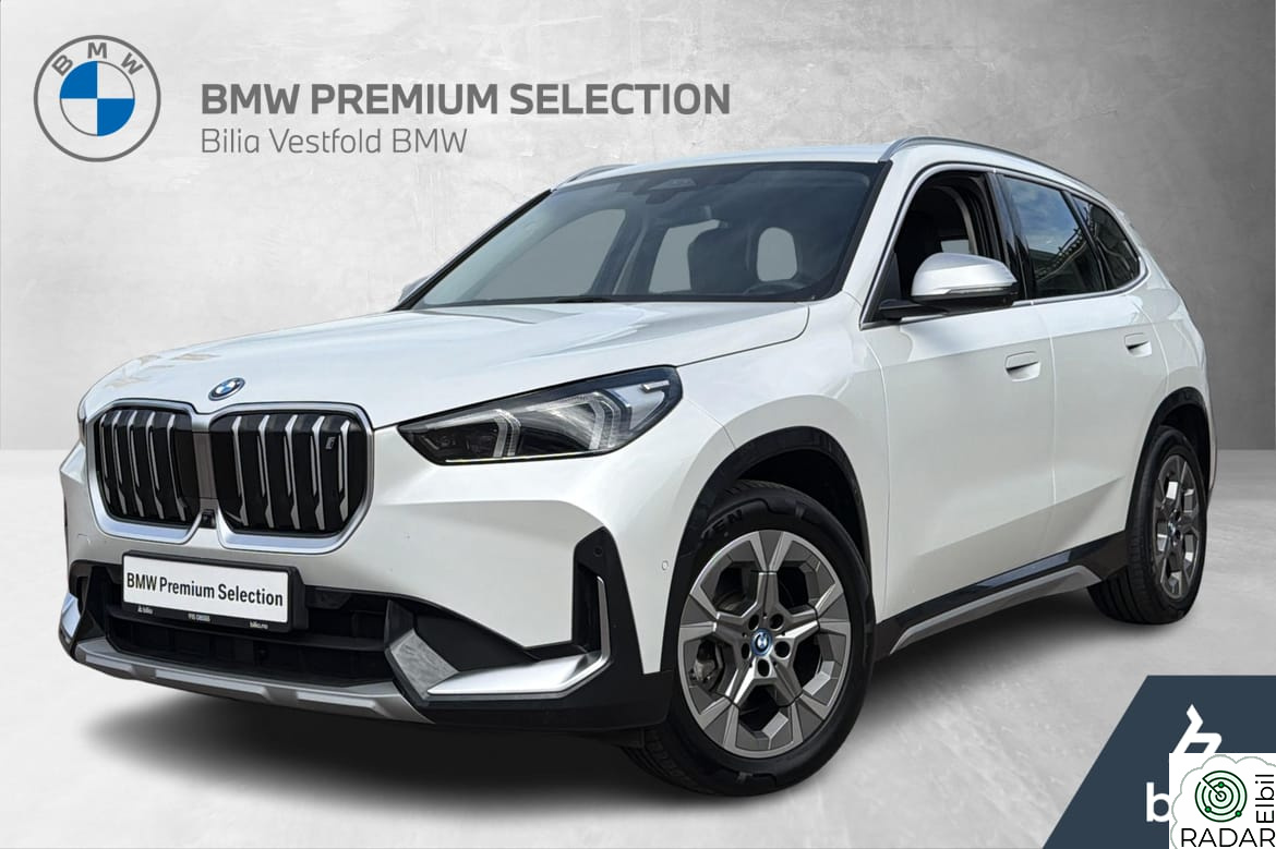 BMW iX1 xDrive30 xLine, HUD, Harman, El seter, Sportseter, Krok, LED ++