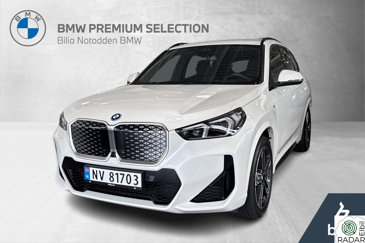 BMW iX1 xDrive30 Fully Charged, 19" felg, Harman/Kardon, Adaptive Led