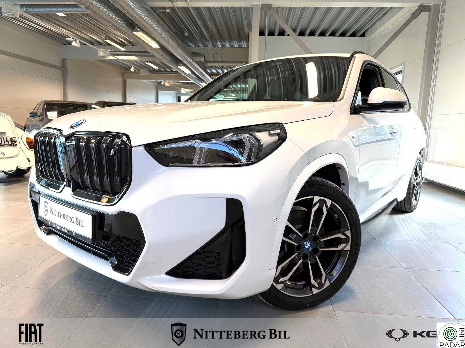 BMW iX1 xDrive30 xDrive30 Fully Charged M-Sport-Hardman-H.Feste-Panorama